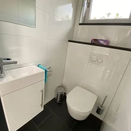 Apartment Modernes Im Wunderschoenen Garten Mit Pool *
