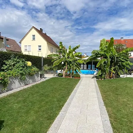Modernes Im Wunderschoenen Garten Mit Pool Friedrichshafen