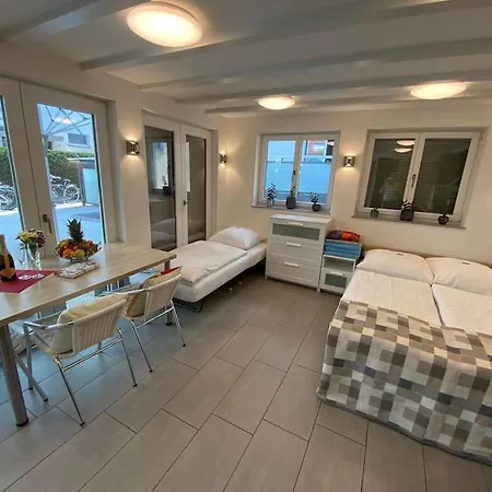 Modernes Im Wunderschoenen Garten Mit Pool Apartment *