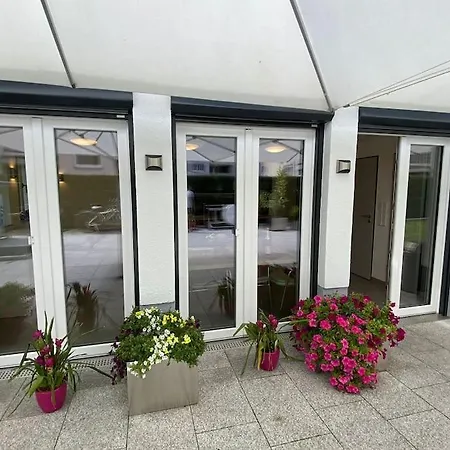 Apartment Modernes Im Wunderschoenen Garten Mit Pool *