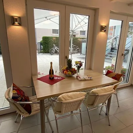 Apartment Modernes Im Wunderschoenen Garten Mit Pool Friedrichshafen