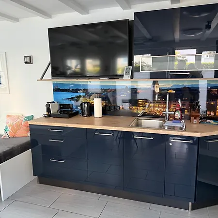 Modernes Im Wunderschoenen Garten Mit Pool * Friedrichshafen