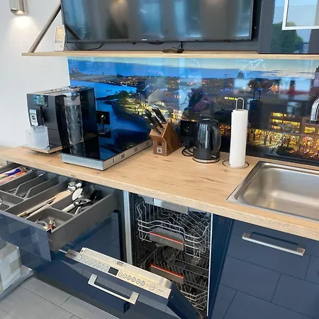 Modernes Im Wunderschoenen Garten Mit Pool Apartman