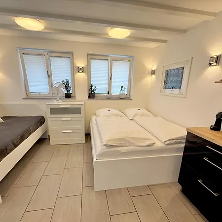 Modernes Im Wunderschoenen Garten Mit Pool Apartman