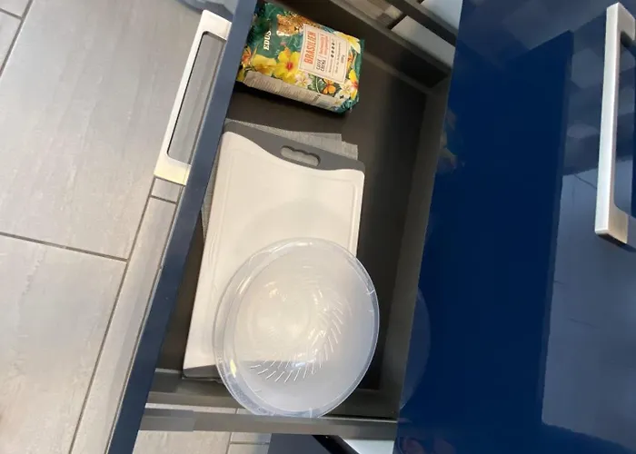 Modernes Im Wunderschoenen Garten Mit Pool