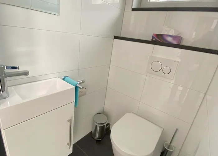 Modernes Im Wunderschoenen Garten Mit Pool Apartamento *