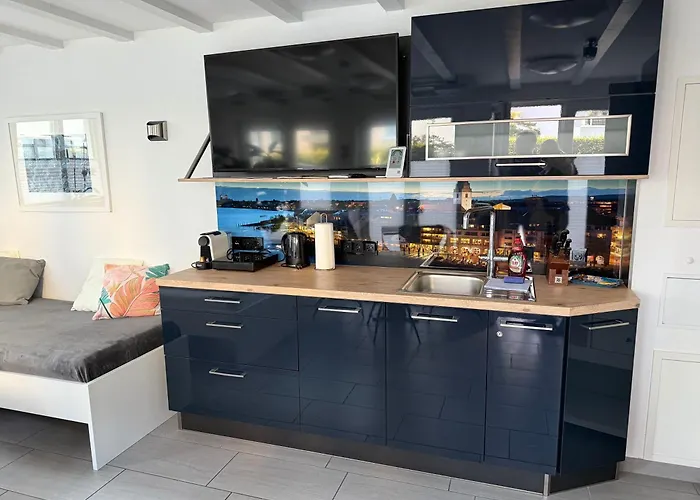 Modernes Im Wunderschoenen Garten Mit Pool * Friedrichshafen